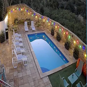 Хостел Follow The Sun Boutique - Pool, Breakfast & Sea Views, Сент Джулианс